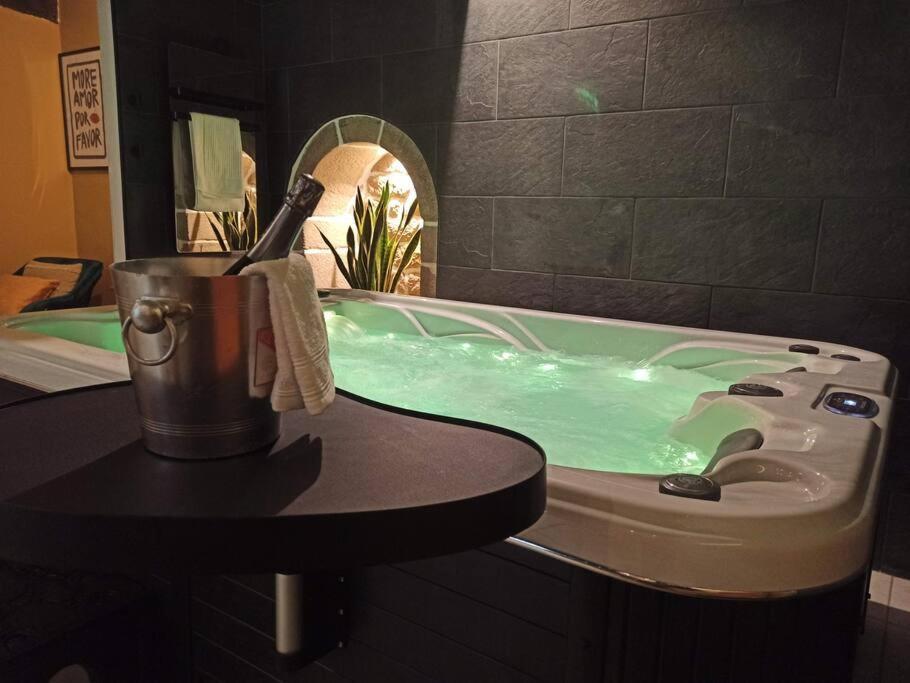 L'Etreinte, Gite De Charme Avec Jacuzzi Interieur Et Sauna Guemene-sur-Scorff Ngoại thất bức ảnh