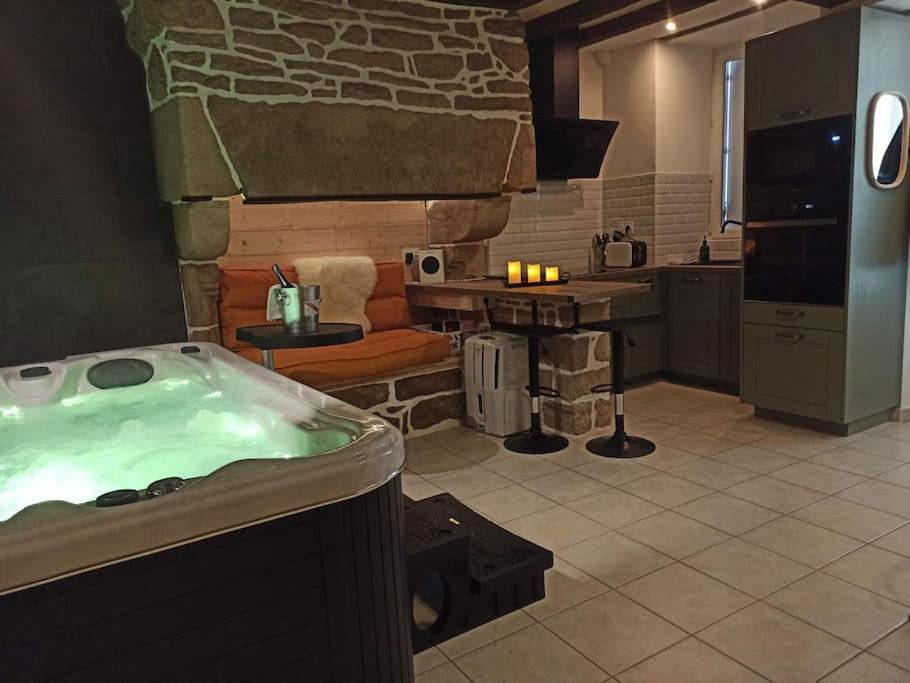 L'Etreinte, Gite De Charme Avec Jacuzzi Interieur Et Sauna Guemene-sur-Scorff Ngoại thất bức ảnh