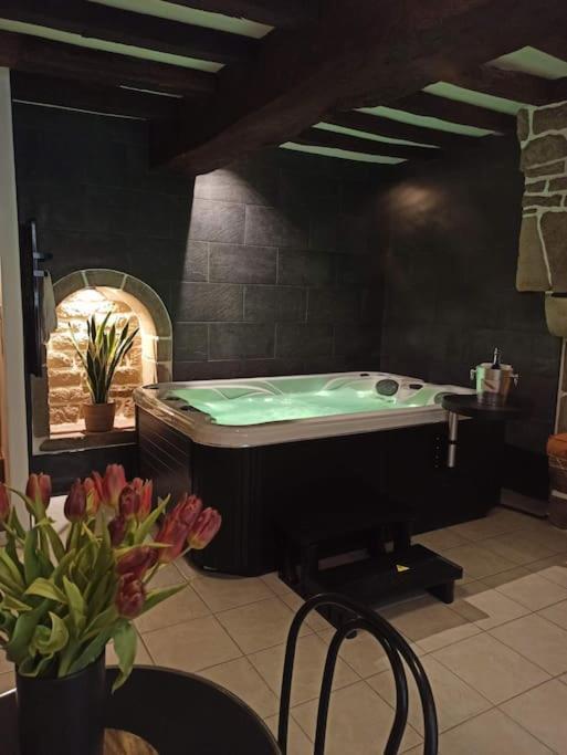 L'Etreinte, Gite De Charme Avec Jacuzzi Interieur Et Sauna Guemene-sur-Scorff Ngoại thất bức ảnh